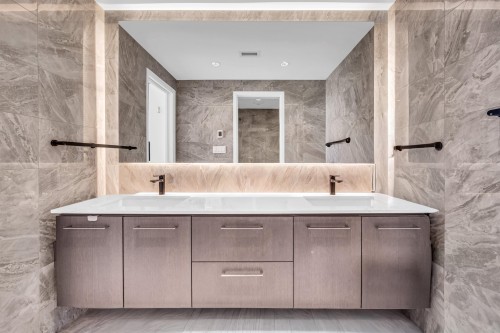 302-6633 Pearson Way, Richmond, BC - Indoor Photo Showing Bathroom