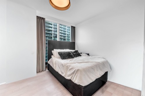 302-6633 Pearson Way, Richmond, BC - Indoor Photo Showing Bedroom