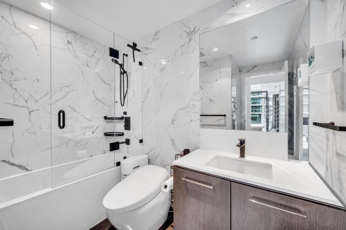 302-6633 Pearson Way, Richmond, BC - Indoor Photo Showing Bathroom