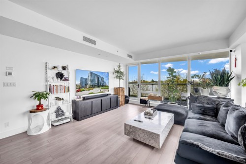 302-6633 Pearson Way, Richmond, BC - Indoor Photo Showing Living Room