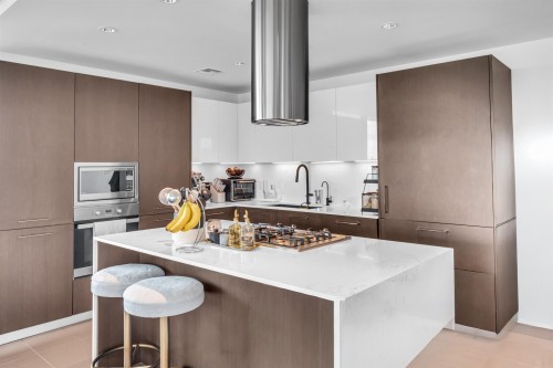 302-6633 Pearson Way, Richmond, BC - Indoor Photo Showing Kitchen With Upgraded Kitchen