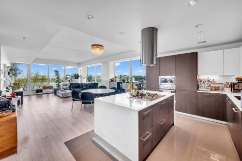 302-6633 Pearson Way, Richmond, BC - Indoor Photo Showing Kitchen With Upgraded Kitchen