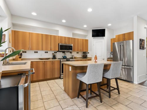137 Forest Park Way, Port Moody, BC - Indoor Photo Showing Kitchen With Double Sink