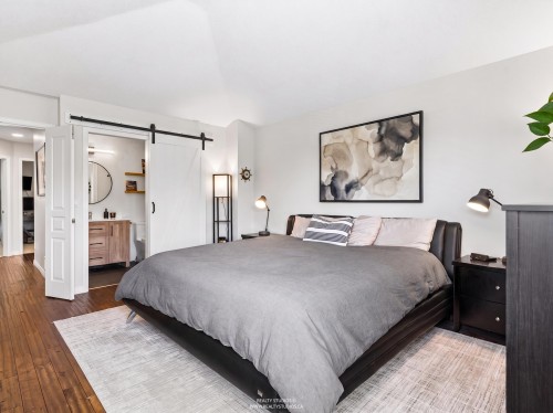 137 Forest Park Way, Port Moody, BC - Indoor Photo Showing Bedroom