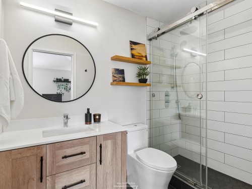 137 Forest Park Way, Port Moody, BC - Indoor Photo Showing Bathroom