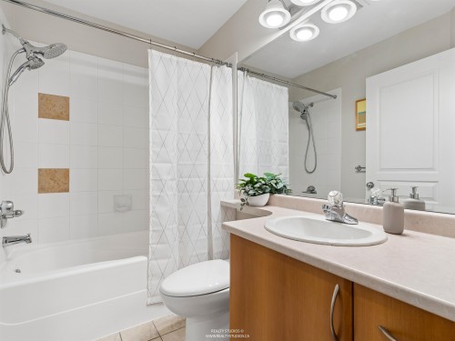 137 Forest Park Way, Port Moody, BC - Indoor Photo Showing Bathroom
