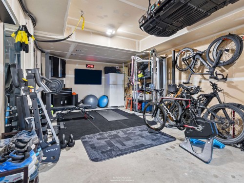 137 Forest Park Way, Port Moody, BC - Indoor Photo Showing Gym Room