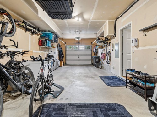 137 Forest Park Way, Port Moody, BC - Indoor Photo Showing Garage