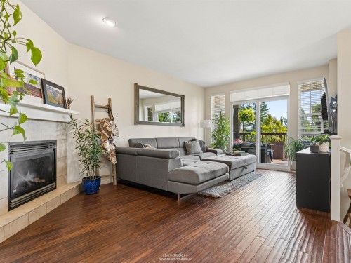 137 Forest Park Way, Port Moody, BC - Indoor Photo Showing Living Room With Fireplace
