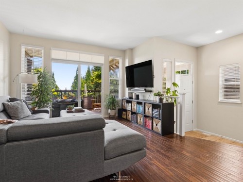 137 Forest Park Way, Port Moody, BC - Indoor Photo Showing Living Room