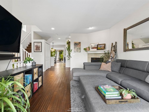 137 Forest Park Way, Port Moody, BC - Indoor Photo Showing Living Room With Fireplace