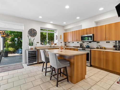 137 Forest Park Way, Port Moody, BC - Indoor Photo Showing Kitchen