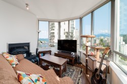 2003-1005 Beach Avenue Vancouver, BC V6E 3W2