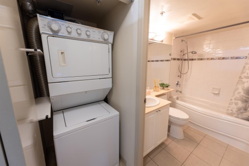 512-8100 Saba Road, Richmond, BC - Indoor Photo Showing Laundry Room