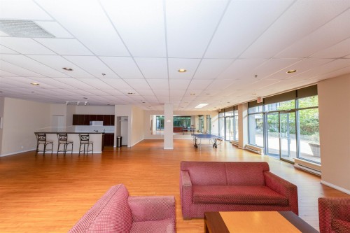 512-8100 Saba Road, Richmond, BC - Indoor Photo Showing Living Room