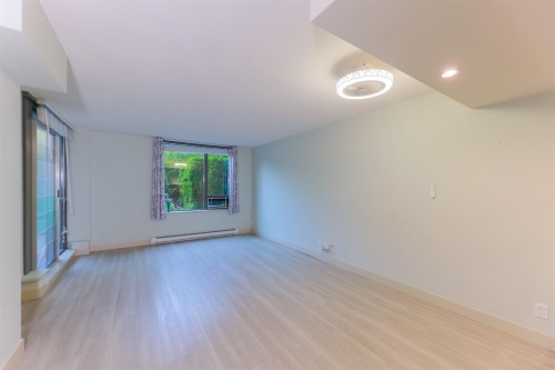 512-8100 Saba Road, Richmond, BC - Indoor Photo Showing Other Room