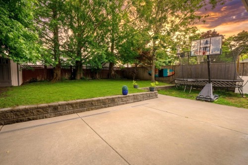 23415 Whippoorwill Avenue, Maple Ridge, BC - Outdoor With Backyard