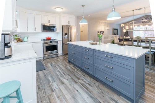 23415 Whippoorwill Avenue, Maple Ridge, BC - Indoor Photo Showing Kitchen With Upgraded Kitchen