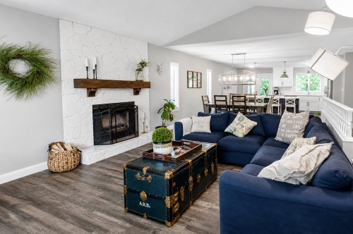 23415 Whippoorwill Avenue, Maple Ridge, BC - Indoor Photo Showing Living Room With Fireplace