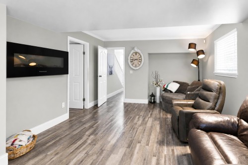 23415 Whippoorwill Avenue, Maple Ridge, BC - Indoor Photo Showing Living Room