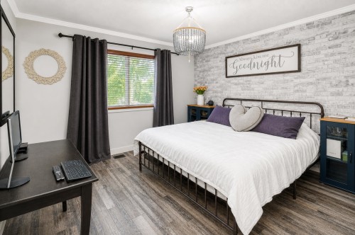 23415 Whippoorwill Avenue, Maple Ridge, BC - Indoor Photo Showing Bedroom