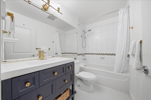 19-621 Langside Avenue, Coquitlam, BC - Indoor Photo Showing Bathroom