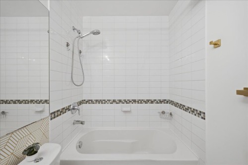 19-621 Langside Avenue, Coquitlam, BC - Indoor Photo Showing Bathroom