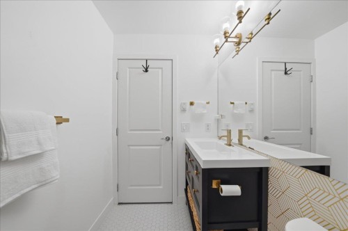 19-621 Langside Avenue, Coquitlam, BC - Indoor Photo Showing Bathroom