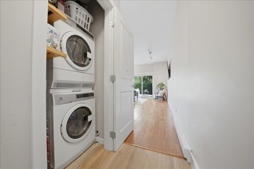 19-621 Langside Avenue, Coquitlam, BC - Indoor Photo Showing Laundry Room