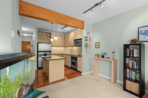 408-560 Ravenwoods Drive, North Vancouver, BC - Indoor Photo Showing Kitchen With Stainless Steel Kitchen