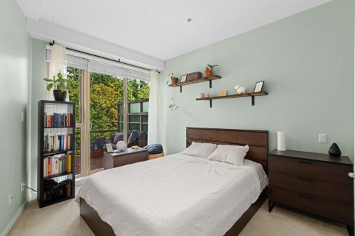 408-560 Ravenwoods Drive, North Vancouver, BC - Indoor Photo Showing Bedroom