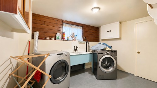 750 Beta Avenue, Burnaby, BC - Indoor Photo Showing Laundry Room
