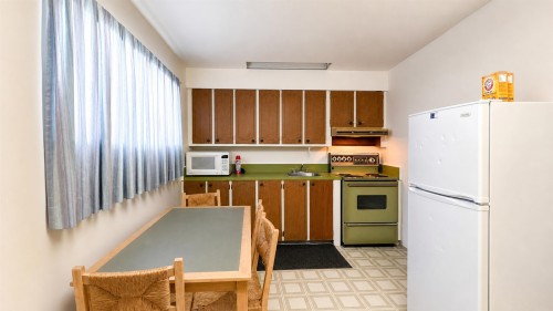 750 Beta Avenue, Burnaby, BC - Indoor Photo Showing Kitchen