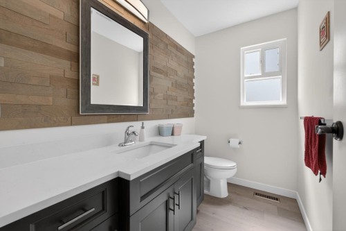 290 Santiago Street, Coquitlam, BC - Indoor Photo Showing Bathroom