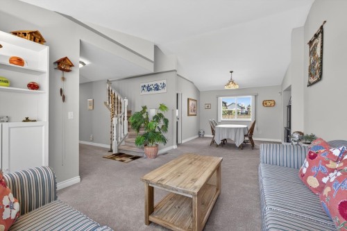 290 Santiago Street, Coquitlam, BC - Indoor Photo Showing Living Room