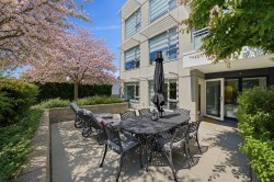 207-1061 Marine Drive  North Vancouver, BC V7P 1S6