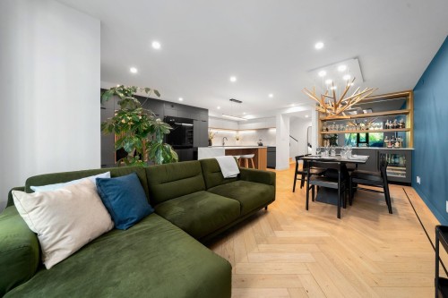 918 Homer Street, Vancouver, BC - Indoor Photo Showing Living Room