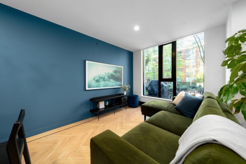 918 Homer Street, Vancouver, BC - Indoor Photo Showing Living Room