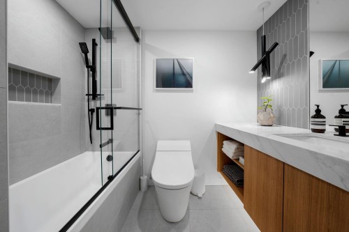 918 Homer Street, Vancouver, BC - Indoor Photo Showing Bathroom