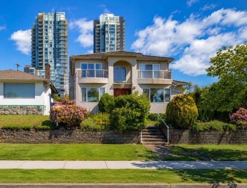 515 60Th Avenue W, Vancouver, BC - Outdoor With Facade