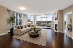 2906-198 Aquarius Mews  Vancouver, BC V6Z 2Y4