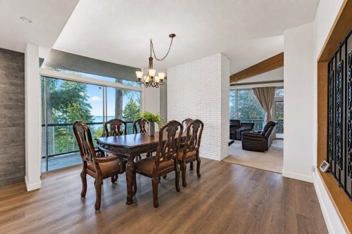 3980 Bayridge Avenue, West Vancouver, BC - Indoor Photo Showing Dining Room