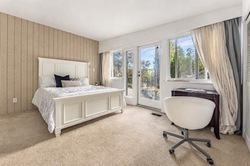 3980 Bayridge Avenue, West Vancouver, BC - Indoor Photo Showing Bedroom