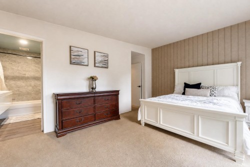 3980 Bayridge Avenue, West Vancouver, BC - Indoor Photo Showing Bedroom