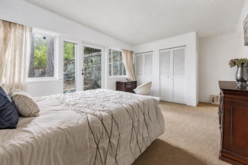 3980 Bayridge Avenue, West Vancouver, BC - Indoor Photo Showing Bedroom