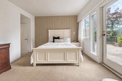 3980 Bayridge Avenue, West Vancouver, BC - Indoor Photo Showing Bedroom