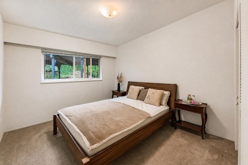 3980 Bayridge Avenue, West Vancouver, BC - Indoor Photo Showing Bedroom