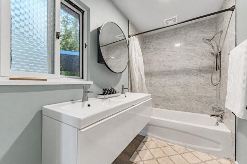 3980 Bayridge Avenue, West Vancouver, BC - Indoor Photo Showing Bathroom