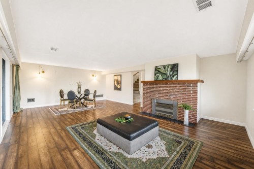 3980 Bayridge Avenue, West Vancouver, BC - Indoor Photo Showing Living Room With Fireplace