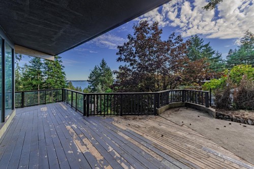 3980 Bayridge Avenue, West Vancouver, BC - Outdoor With Deck Patio Veranda